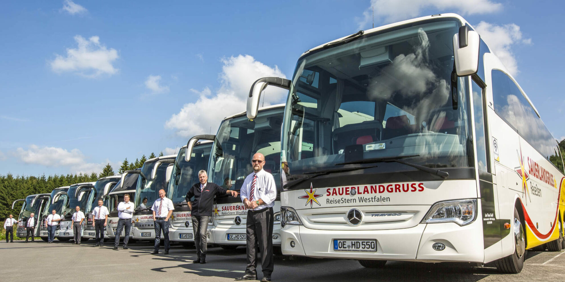 Busgruppenfoto-mit-Fahrer_2017-0554-panorama