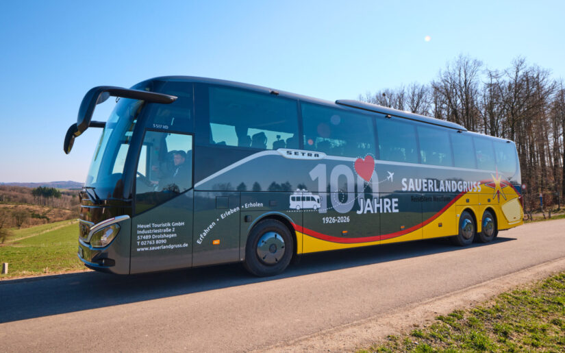 OE-HD 700 SETRA S 517 HD (Jubiläums-Bus) ****