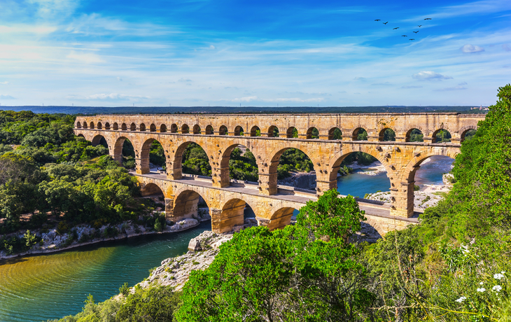 Dreistufiger Aquädukt Pont du Gard und Naturpark