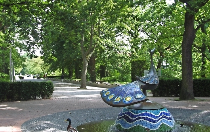 Mosaikpfau Kurparkeingang