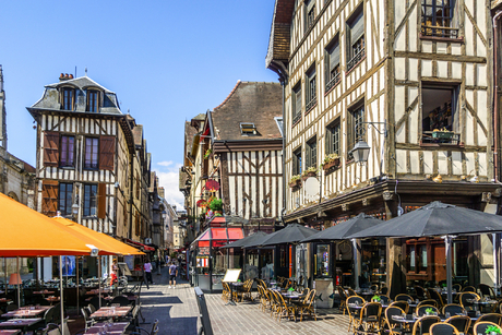 mittelalterliche Fachwerkhäuser auf dem Marktplatz in Troyes