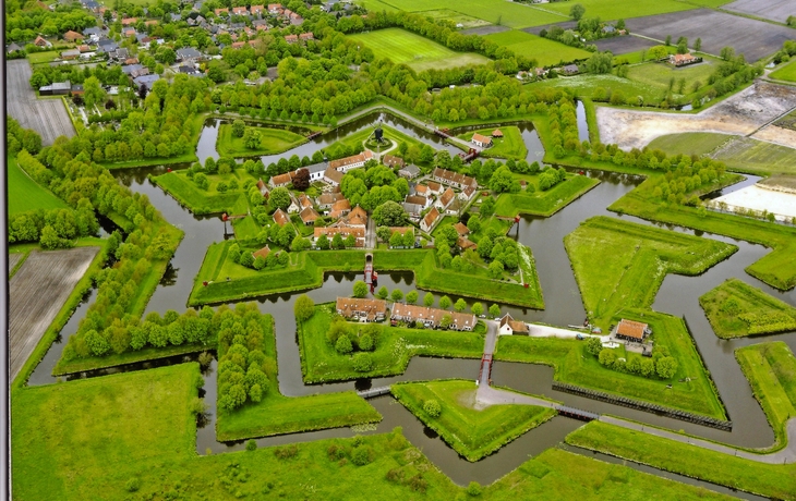 Luftbild der Festung Bourtagne