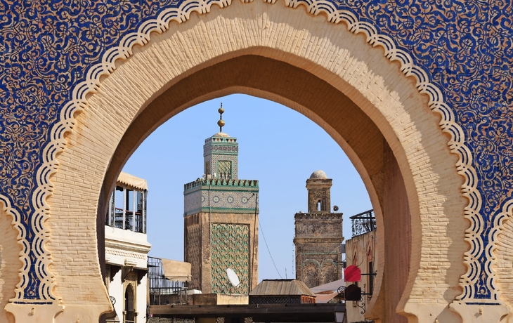 Marokko - blaues Stadttor Bab Boujeloud in Fes