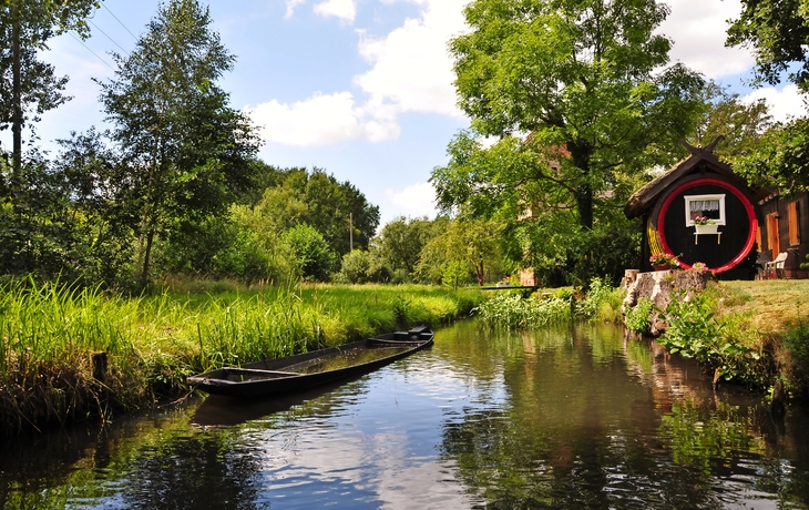 Fass und Kahn im Spreewald